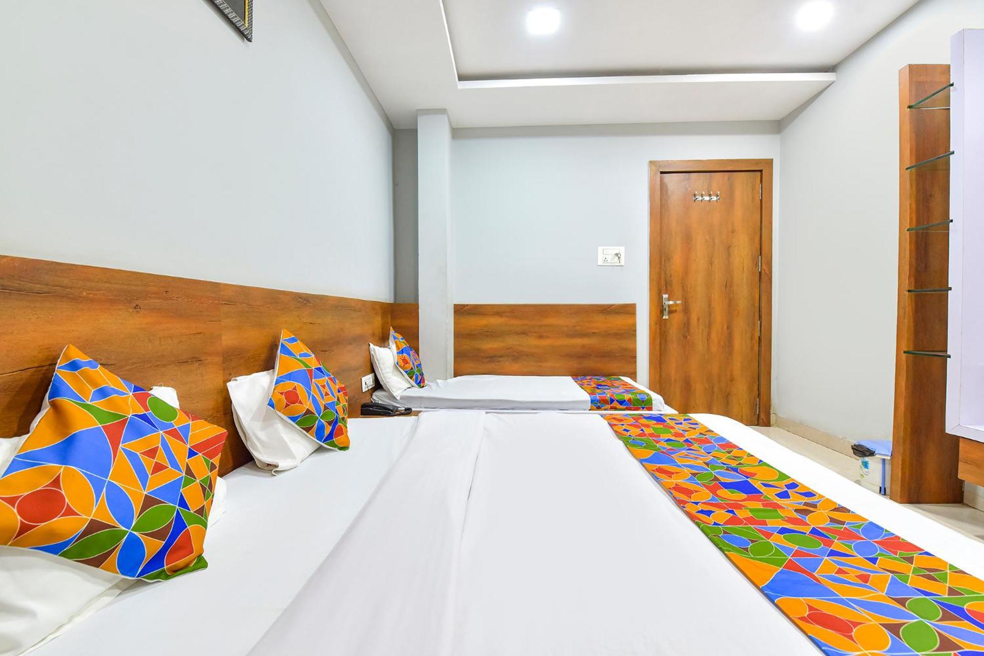 Fabhotel Raghumani Palace Ujjain Exteriör bild