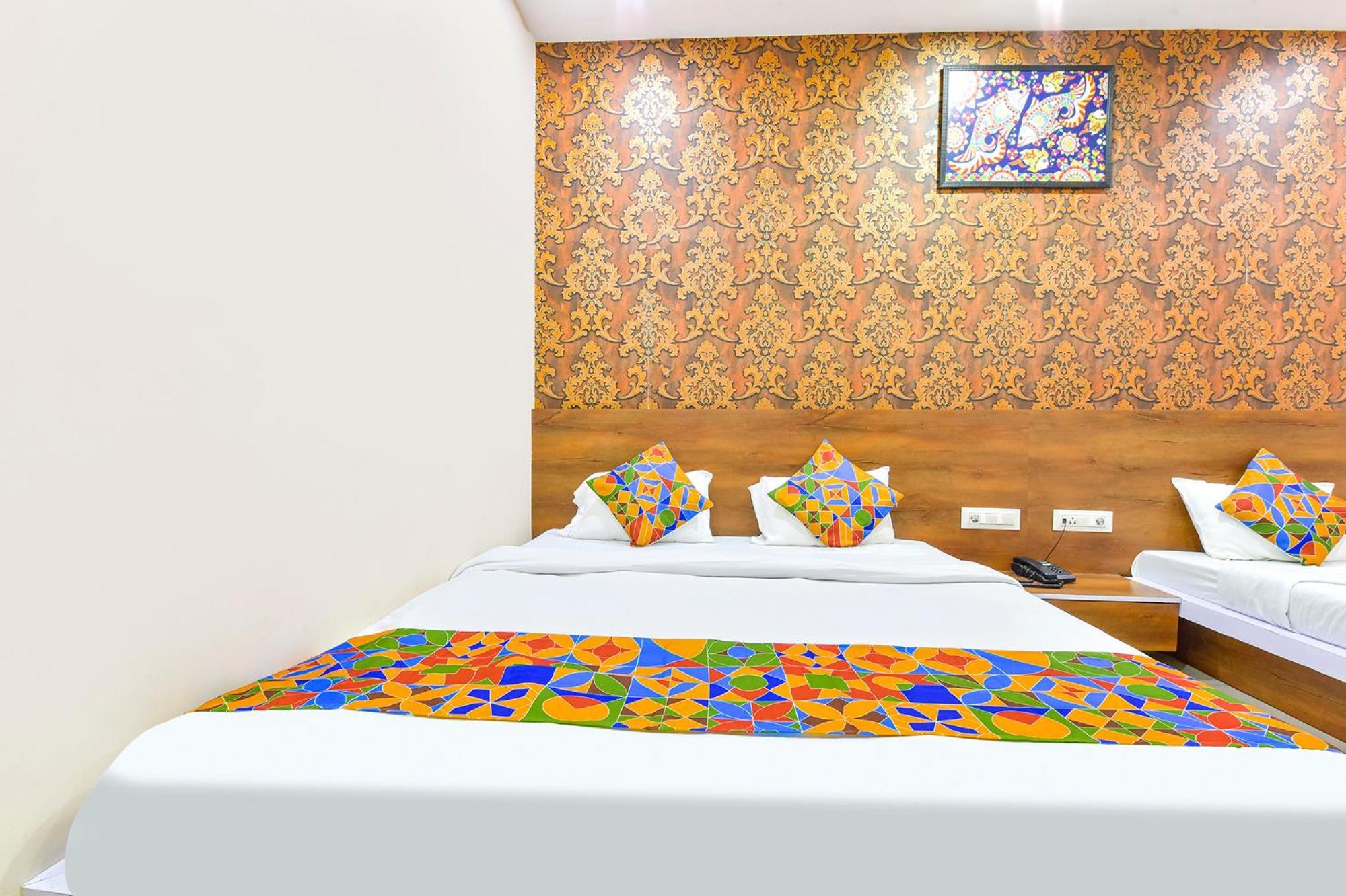 Fabhotel Raghumani Palace Ujjain Exteriör bild
