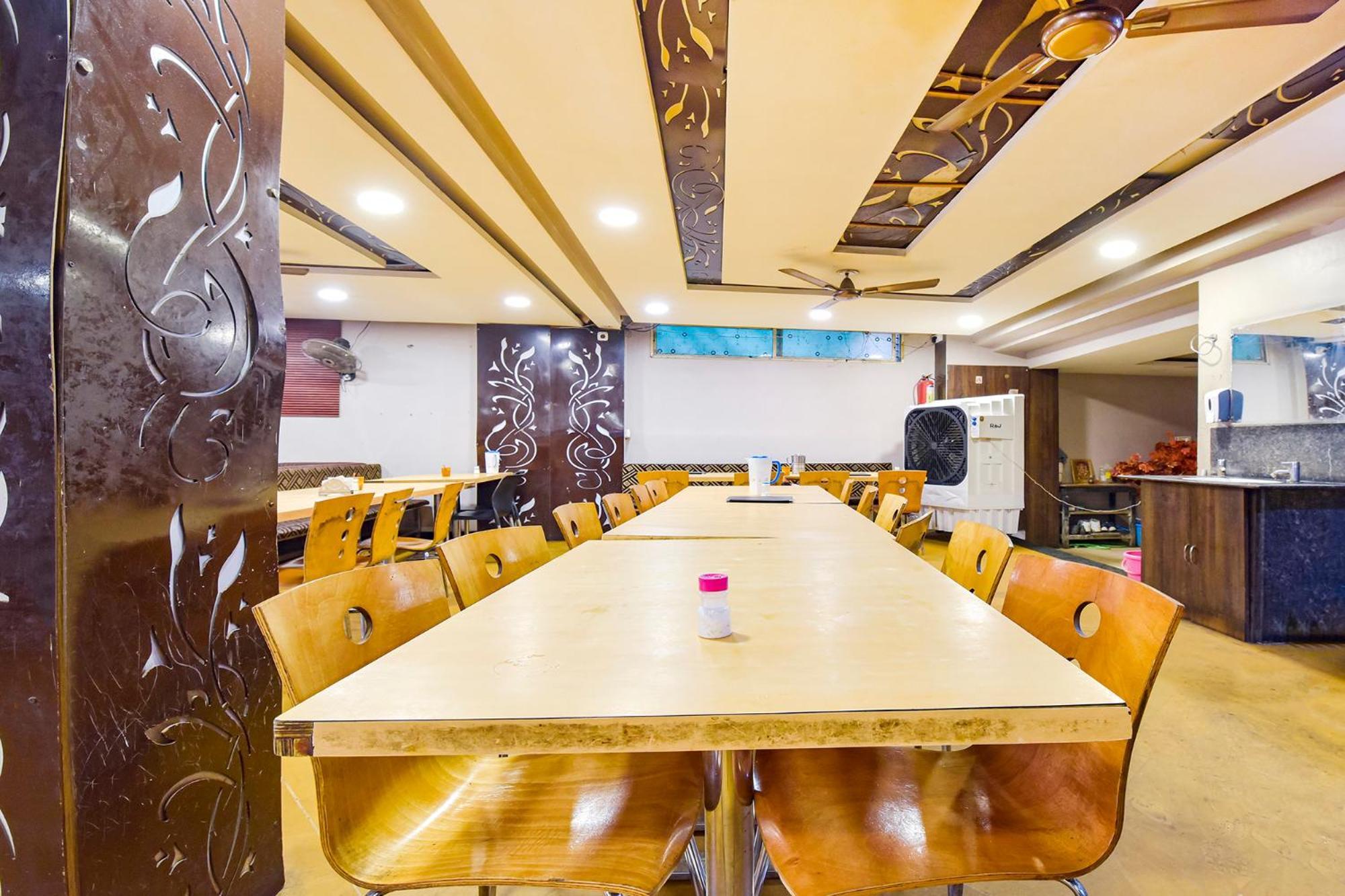Fabhotel Raghumani Palace Ujjain Exteriör bild