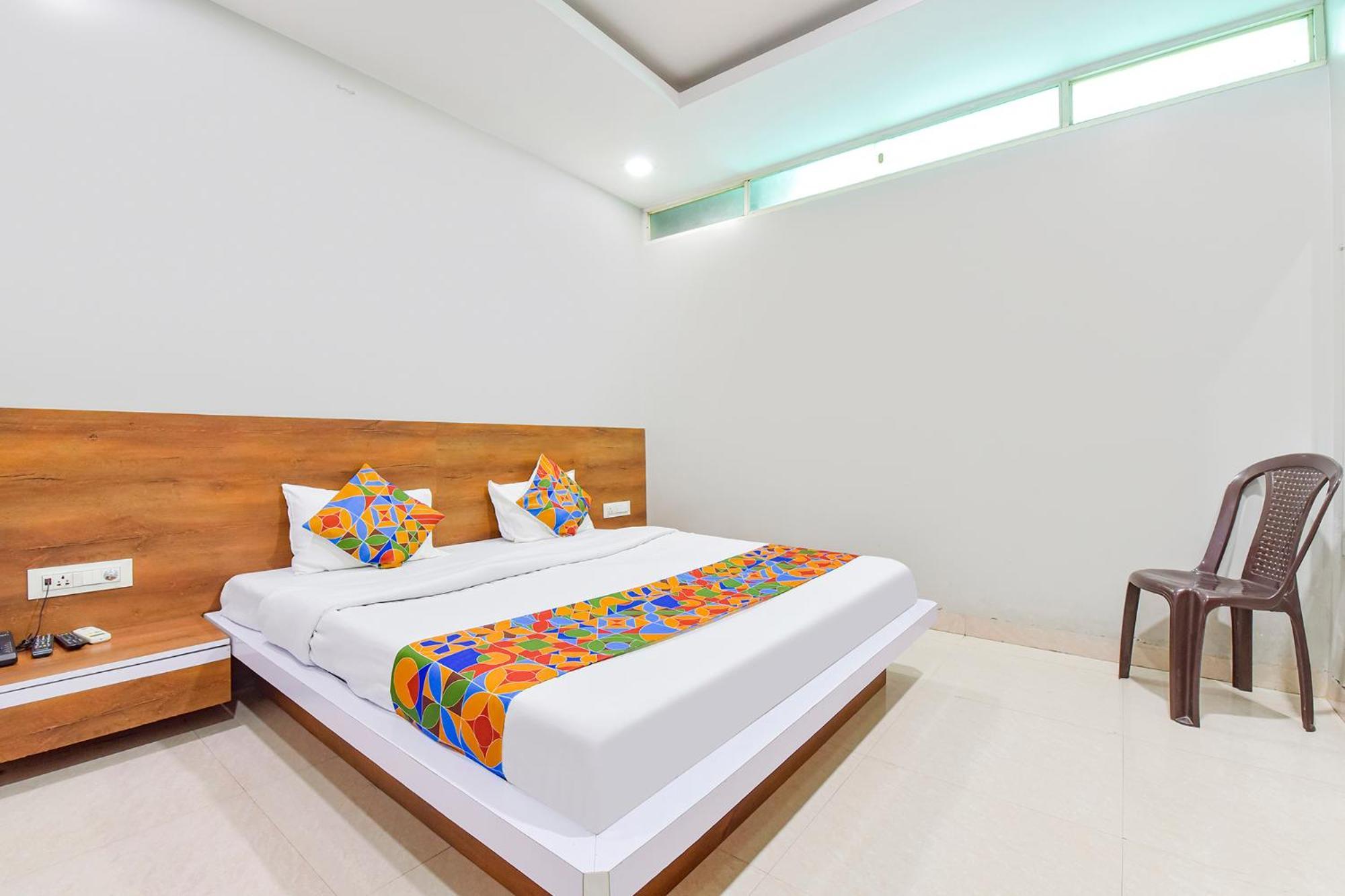 Fabhotel Raghumani Palace Ujjain Exteriör bild