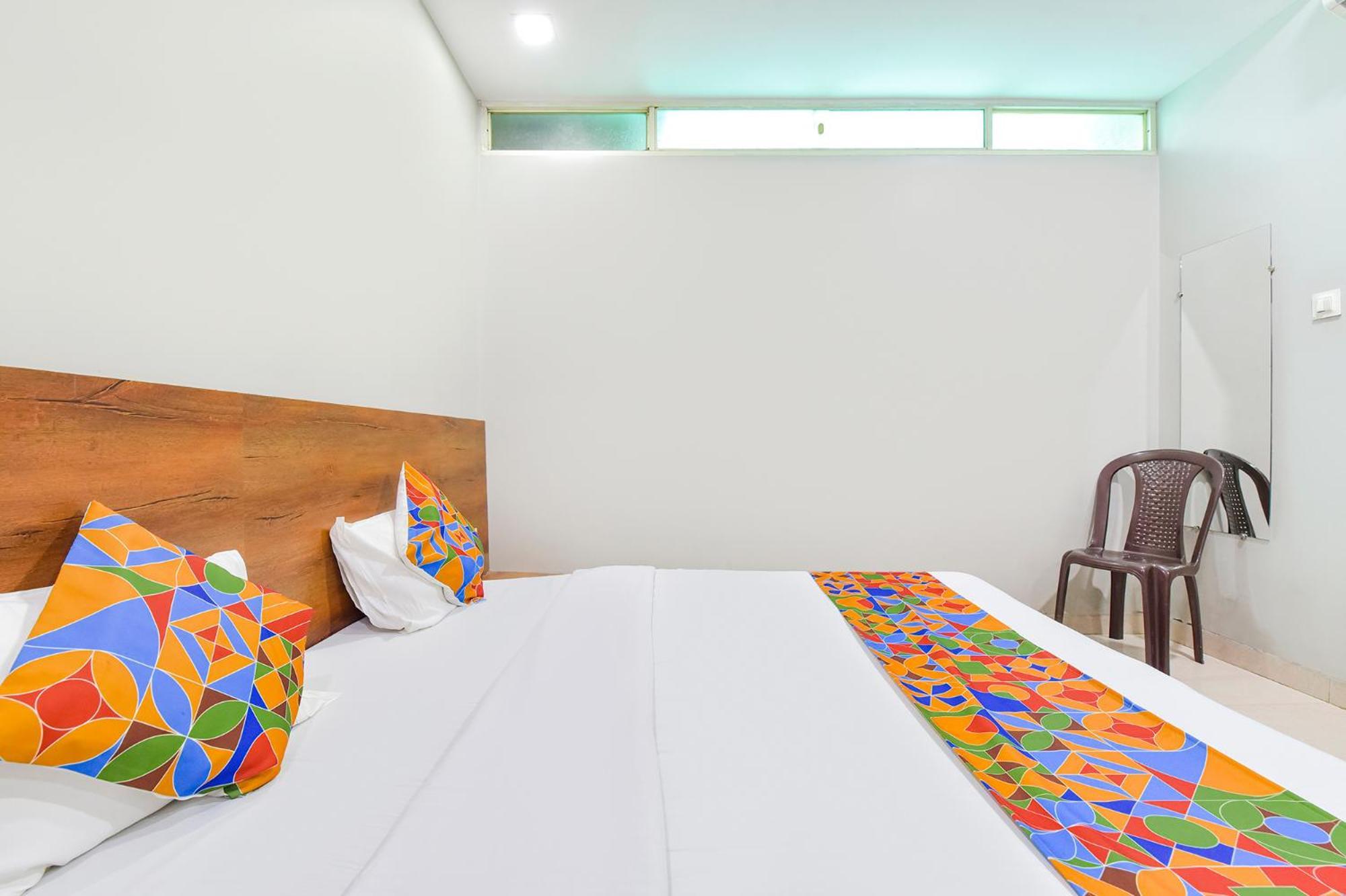 Fabhotel Raghumani Palace Ujjain Exteriör bild
