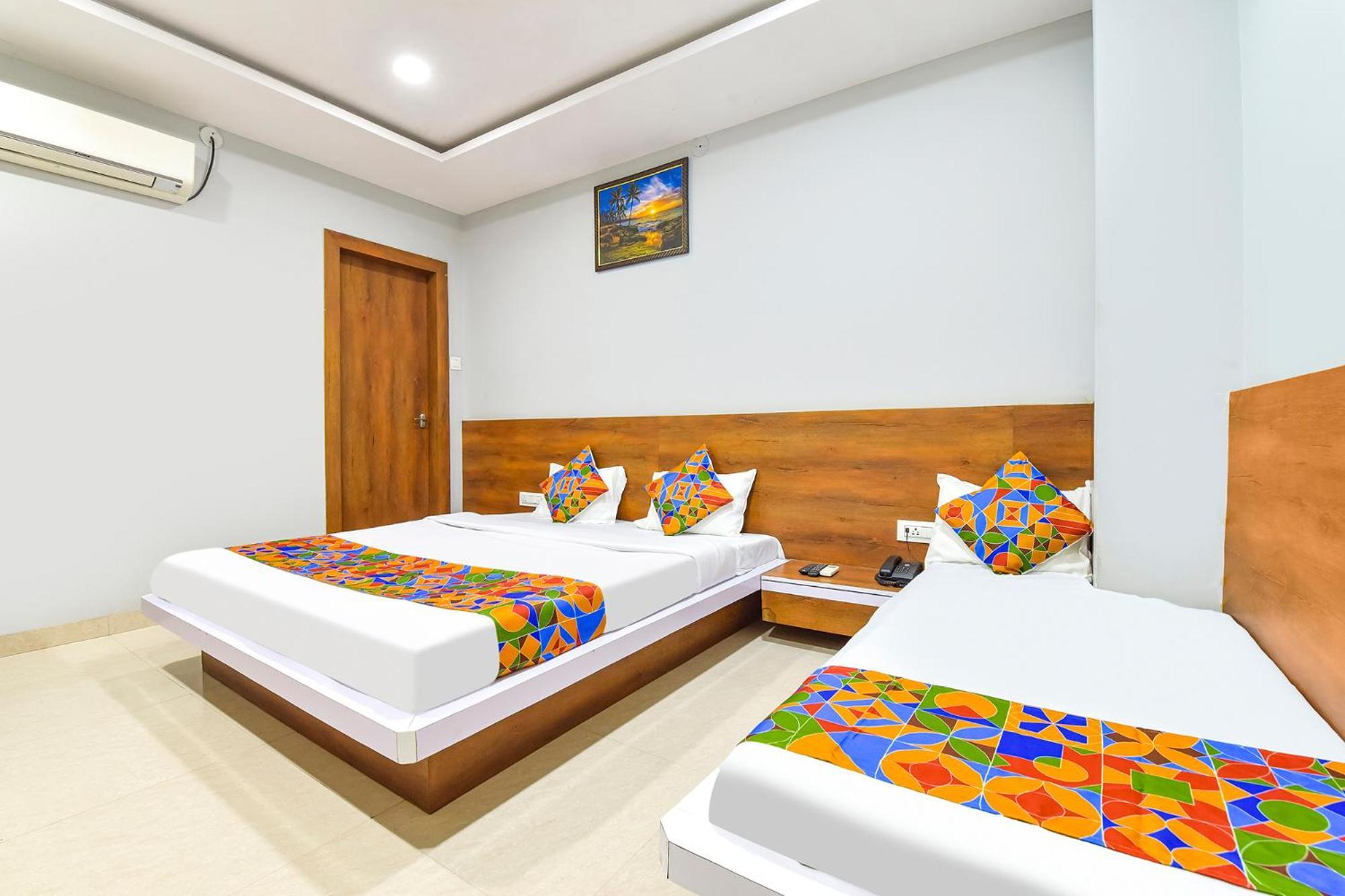 Fabhotel Raghumani Palace Ujjain Exteriör bild
