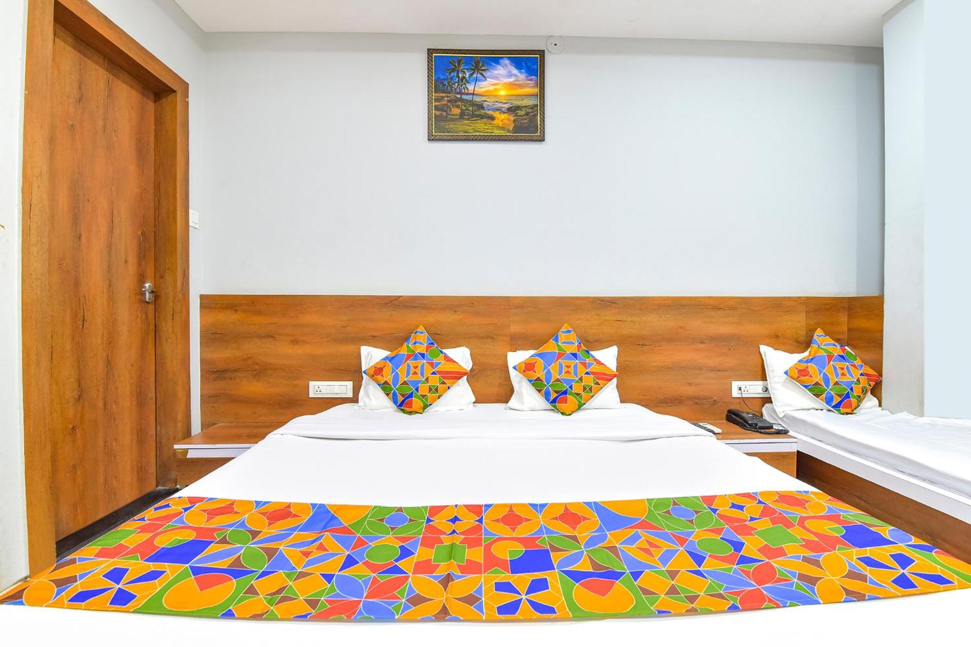 Fabhotel Raghumani Palace Ujjain Exteriör bild