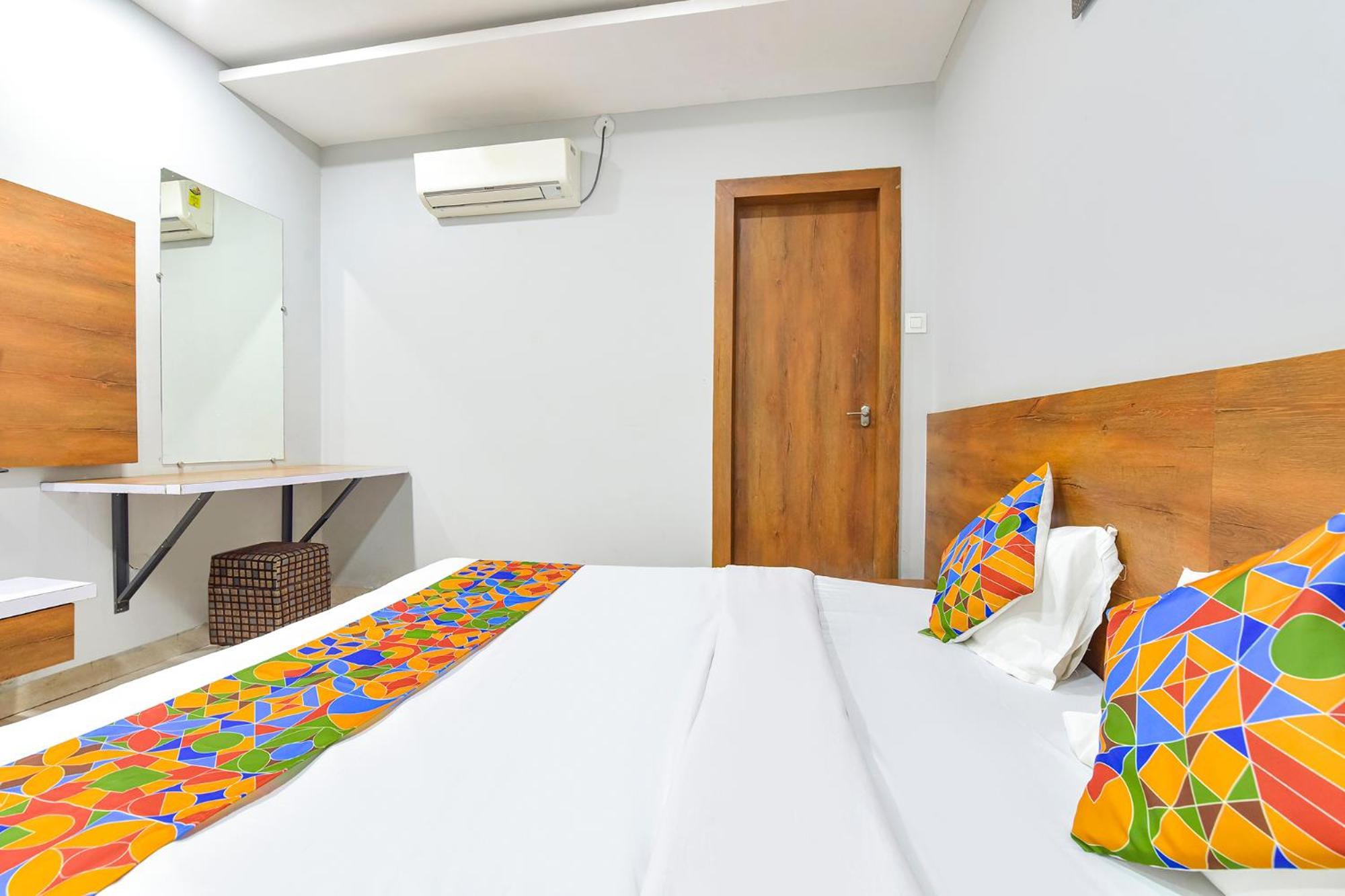 Fabhotel Raghumani Palace Ujjain Exteriör bild
