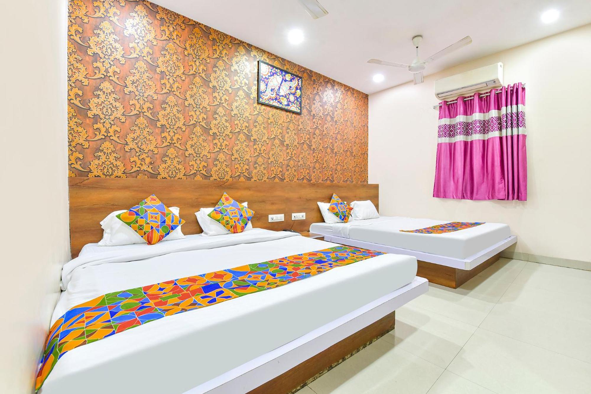 Fabhotel Raghumani Palace Ujjain Exteriör bild