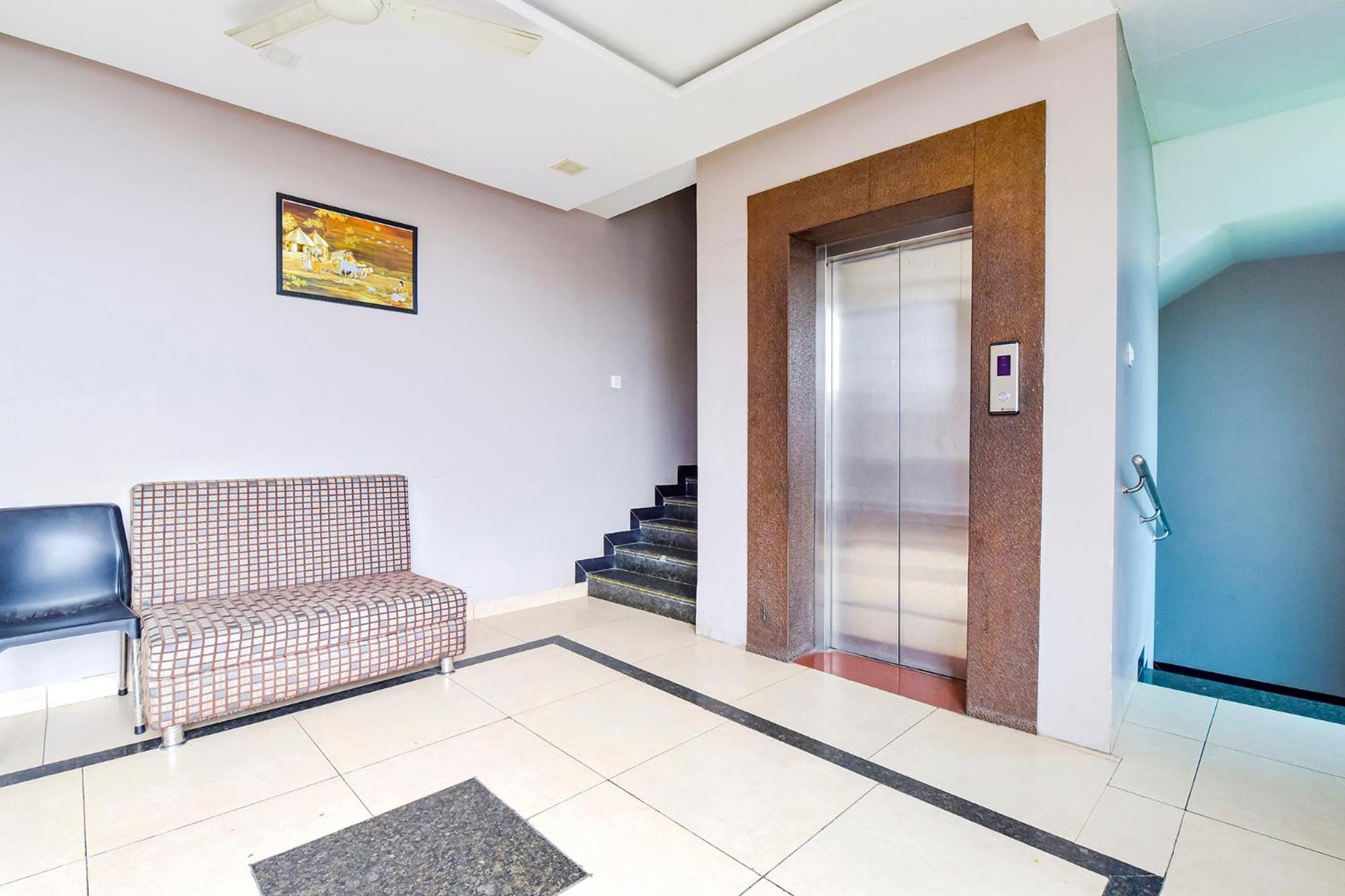 Fabhotel Raghumani Palace Ujjain Exteriör bild